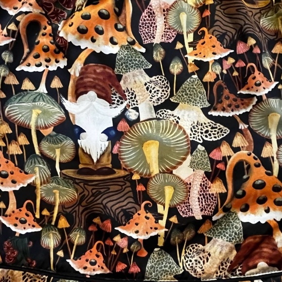 EARTHBOUND Mushroom Print Silky Pajama Set - Picture 2 of 8